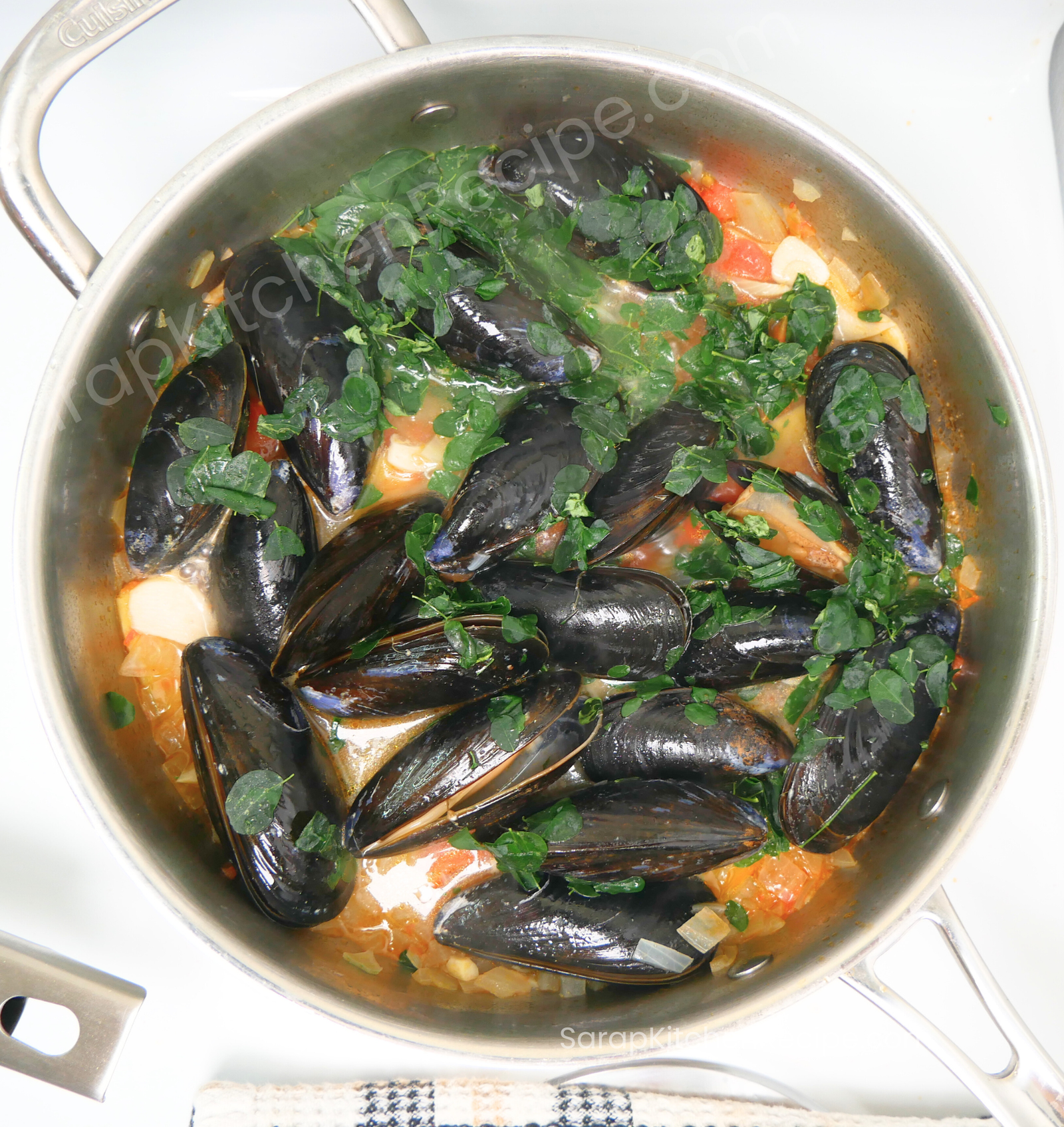 Tinolang Tahong (Filipino Mussels Soup)